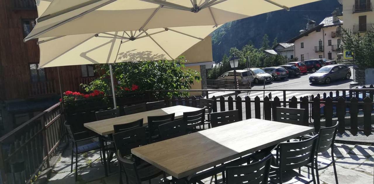 Hotel Meuble Meridiana Valtournenche Exterior photo